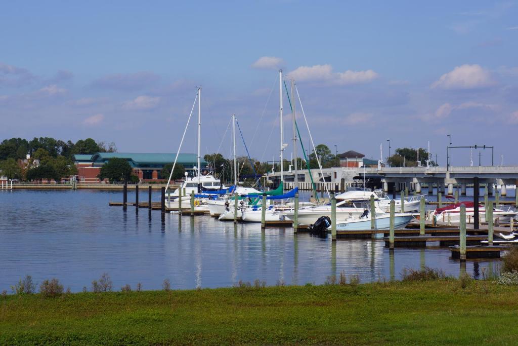Bridgepointe Hotel & Marina New Bern Eksteriør billede