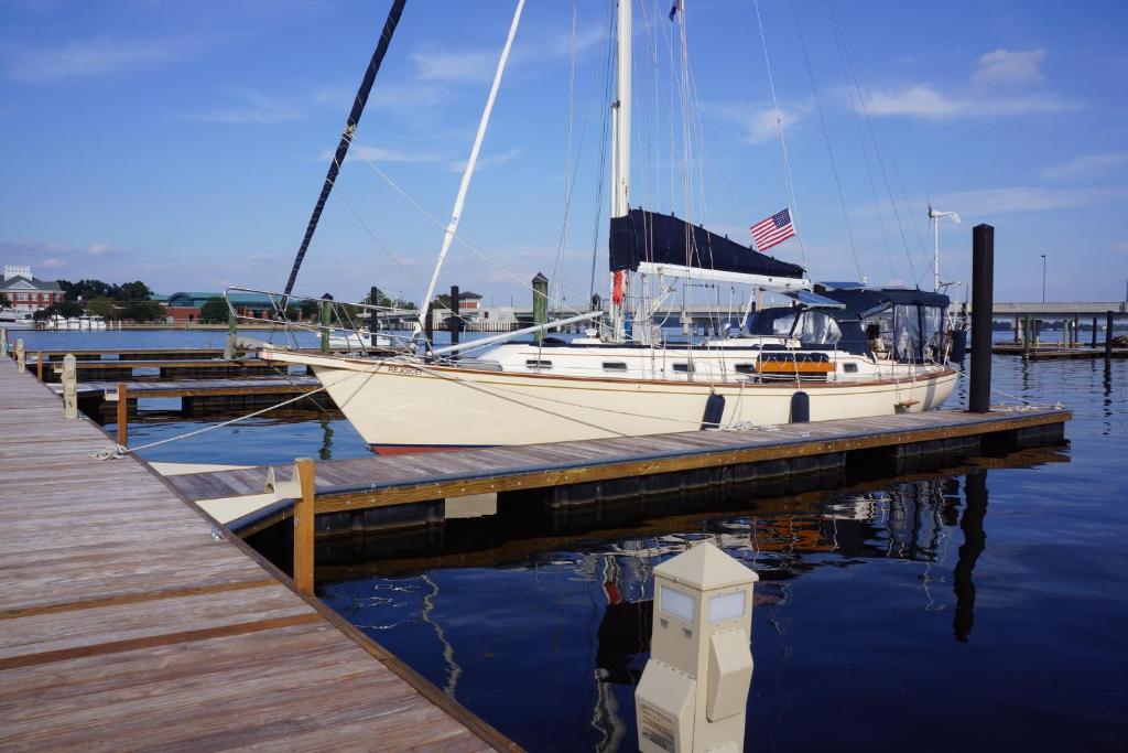 Bridgepointe Hotel & Marina New Bern Eksteriør billede